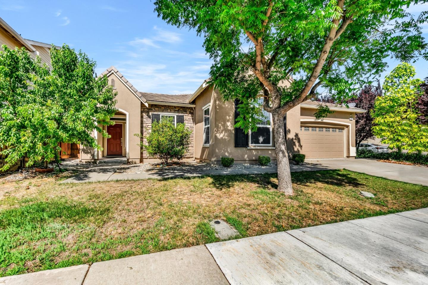 Detail Gallery Image 3 of 73 For 2039 Monique St, Tracy,  CA 95304 - 4 Beds | 3 Baths