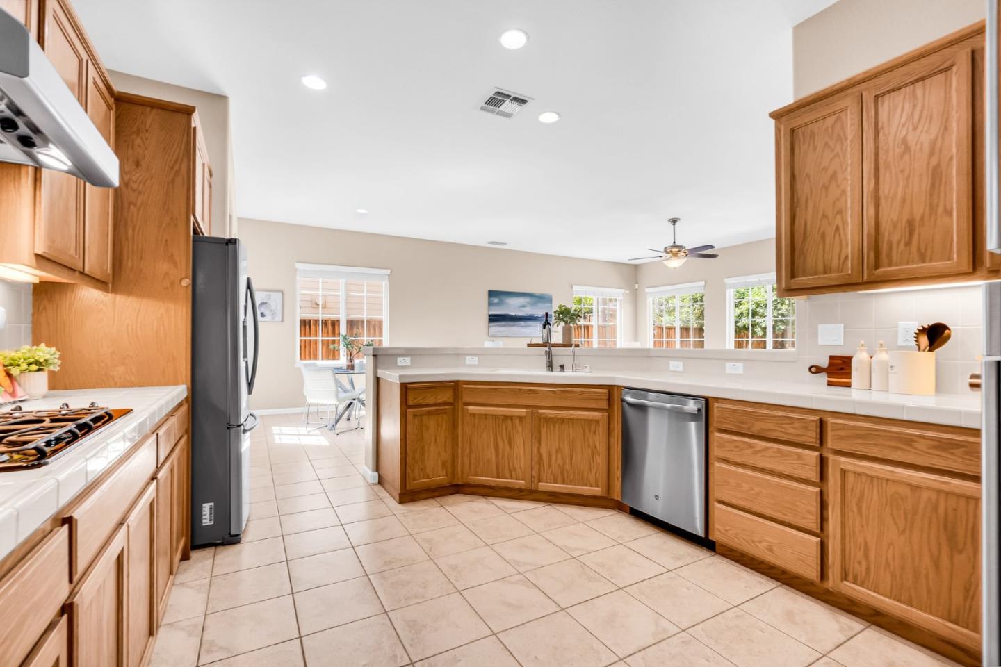 Detail Gallery Image 34 of 73 For 2039 Monique St, Tracy,  CA 95304 - 4 Beds | 3 Baths