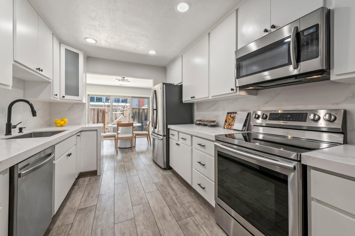 Detail Gallery Image 10 of 35 For 2564 Downing Ave, Campbell,  CA 95128 - 3 Beds | 2/1 Baths