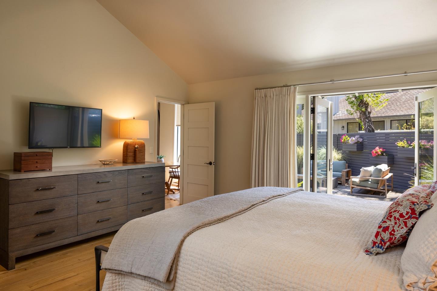 Detail Gallery Image 17 of 34 For 28061 Heron Ct, Carmel,  CA 93923 - 3 Beds | 3/1 Baths