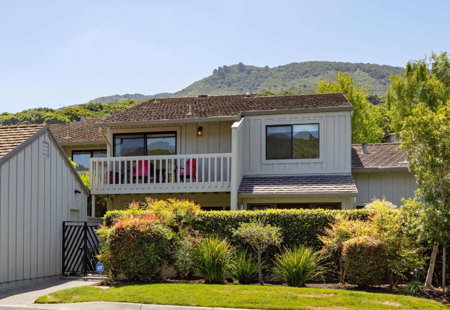 Detail Gallery Image 2 of 34 For 28061 Heron Ct, Carmel,  CA 93923 - 3 Beds | 3/1 Baths