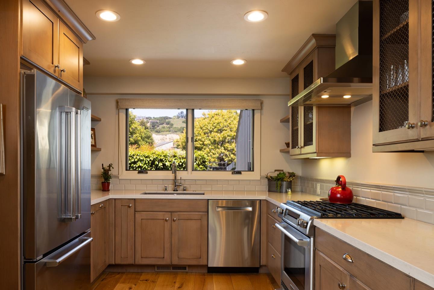 Detail Gallery Image 5 of 34 For 28061 Heron Ct, Carmel,  CA 93923 - 3 Beds | 3/1 Baths