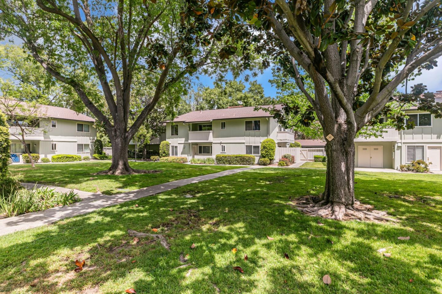 Detail Gallery Image 1 of 19 For 264 N Whisman Rd #11,  Mountain View,  CA 94043 - 2 Beds | 1 Baths