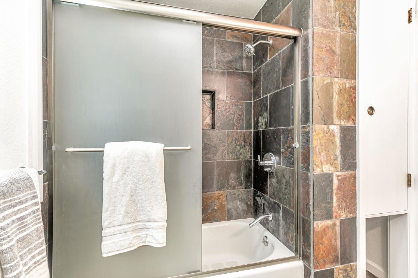 Detail Gallery Image 15 of 19 For 264 N Whisman Rd #11,  Mountain View,  CA 94043 - 2 Beds | 1 Baths