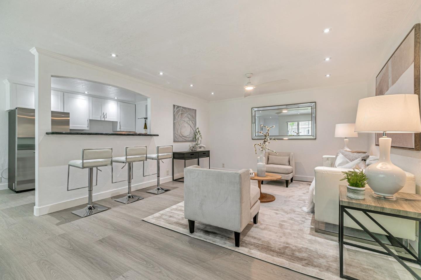 Detail Gallery Image 4 of 19 For 264 N Whisman Rd #11,  Mountain View,  CA 94043 - 2 Beds | 1 Baths