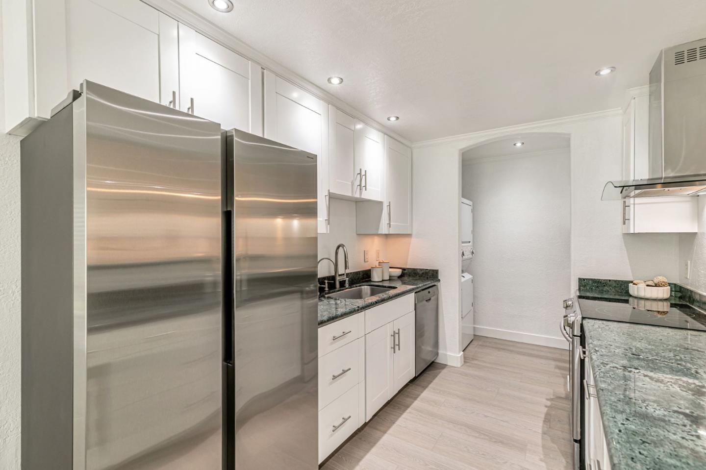 Detail Gallery Image 6 of 19 For 264 N Whisman Rd #11,  Mountain View,  CA 94043 - 2 Beds | 1 Baths