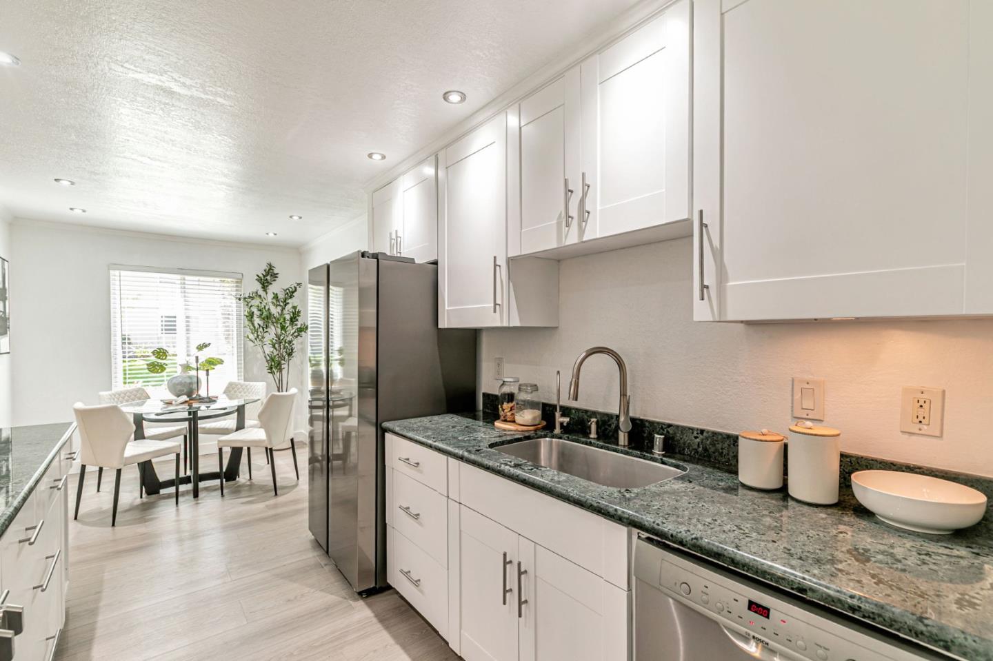 Detail Gallery Image 7 of 19 For 264 N Whisman Rd #11,  Mountain View,  CA 94043 - 2 Beds | 1 Baths