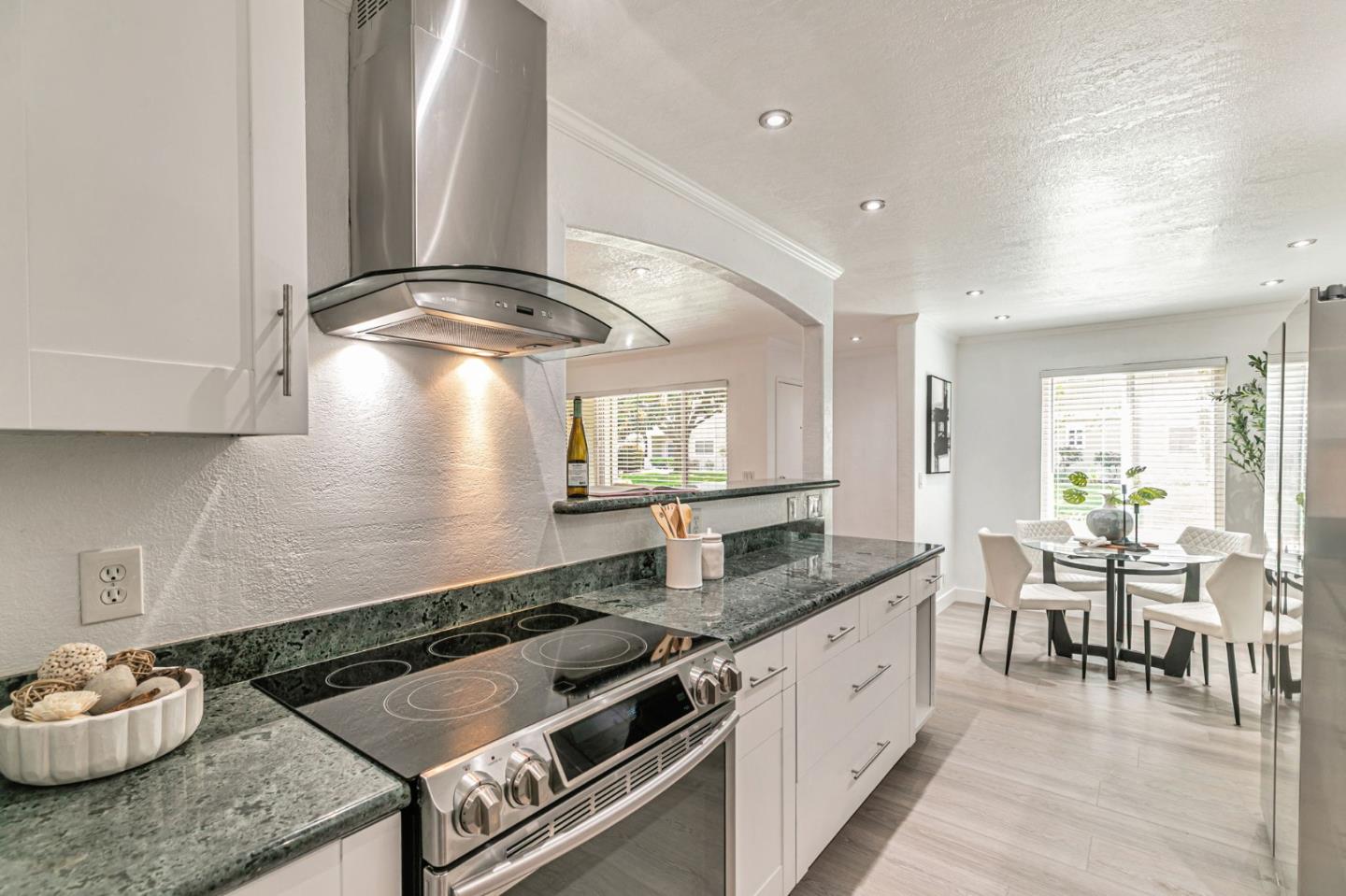 Detail Gallery Image 8 of 19 For 264 N Whisman Rd #11,  Mountain View,  CA 94043 - 2 Beds | 1 Baths