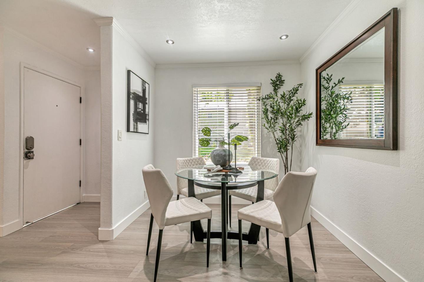 Detail Gallery Image 9 of 19 For 264 N Whisman Rd #11,  Mountain View,  CA 94043 - 2 Beds | 1 Baths