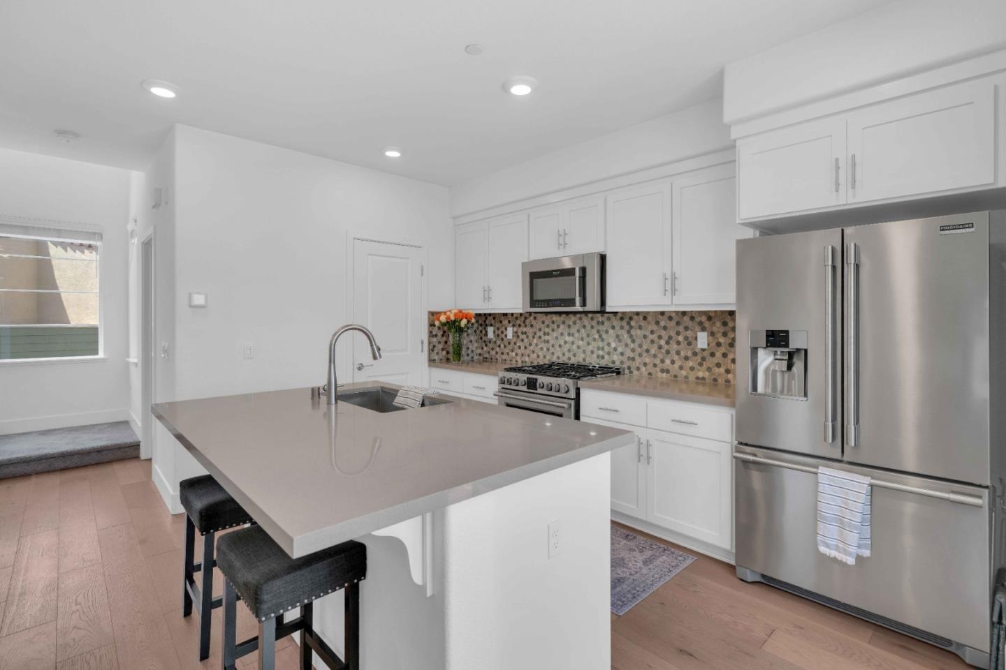 Detail Gallery Image 10 of 32 For 29255 Hub Ct, Hayward,  CA 94544 - 1 Beds | 1/1 Baths