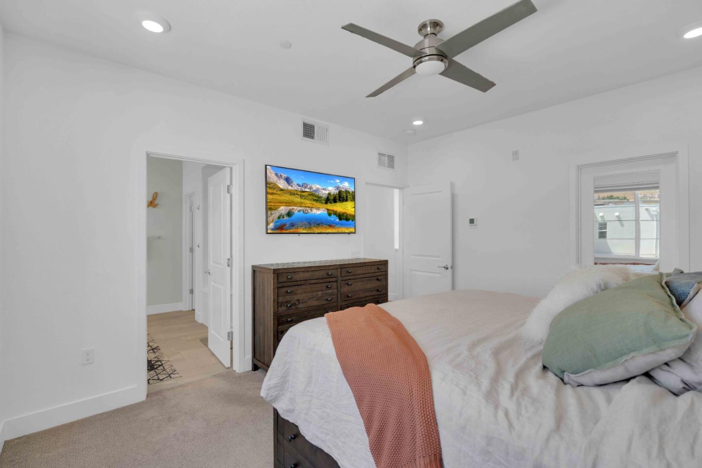 Detail Gallery Image 16 of 32 For 29255 Hub Ct, Hayward,  CA 94544 - 1 Beds | 1/1 Baths