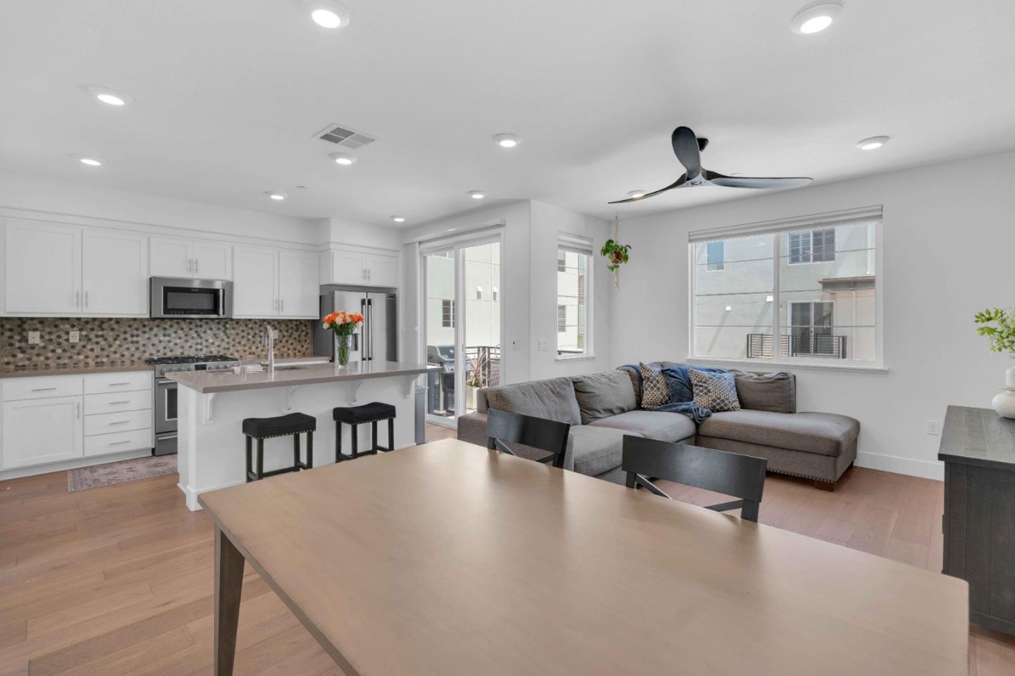Detail Gallery Image 5 of 32 For 29255 Hub Ct, Hayward,  CA 94544 - 1 Beds | 1/1 Baths