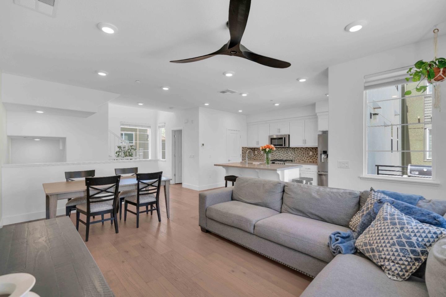 Detail Gallery Image 8 of 32 For 29255 Hub Ct, Hayward,  CA 94544 - 1 Beds | 1/1 Baths
