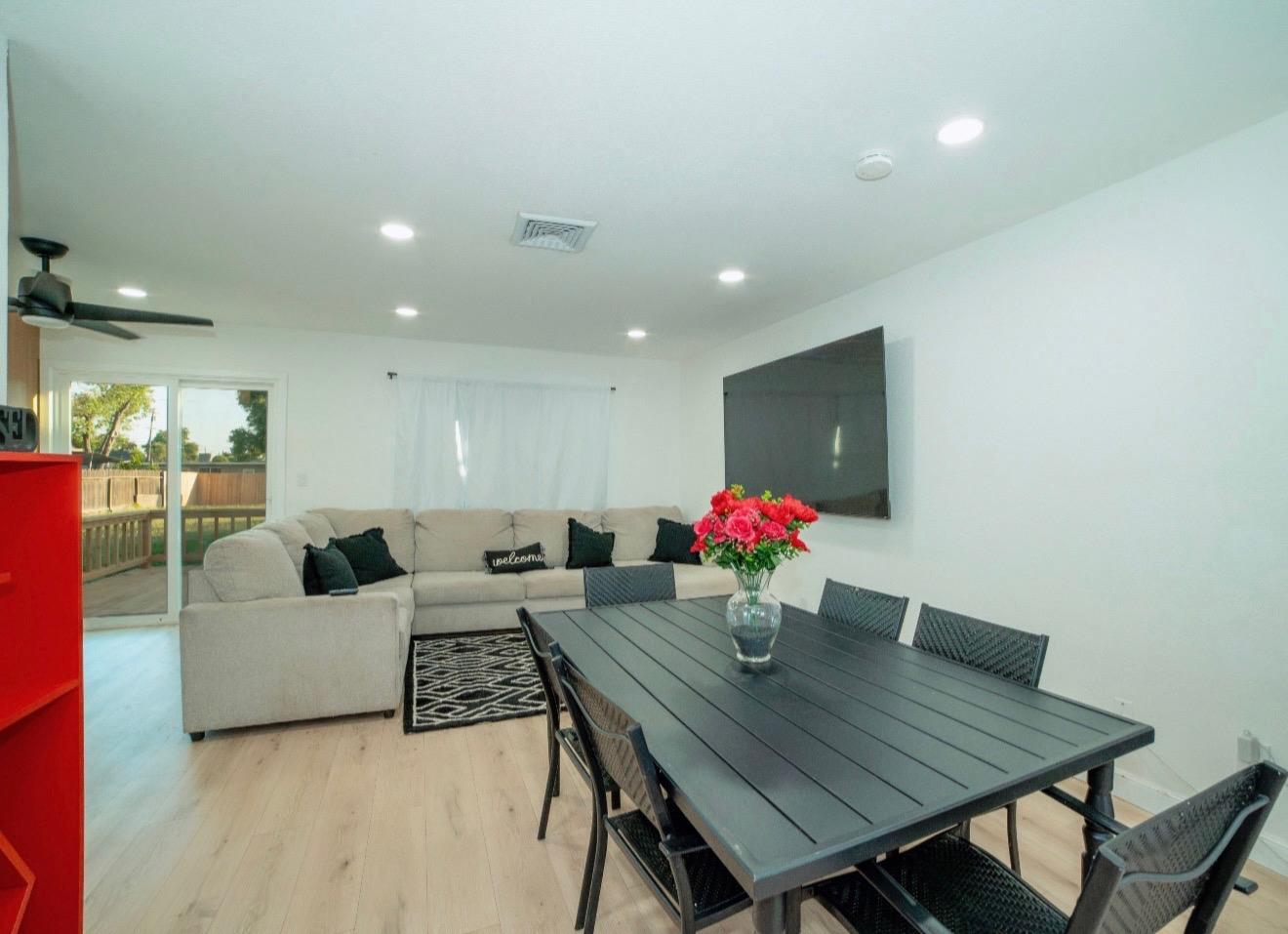 Detail Gallery Image 5 of 19 For 1590 Dale Ave, Merced,  CA 95340 - 2 Beds | 1 Baths