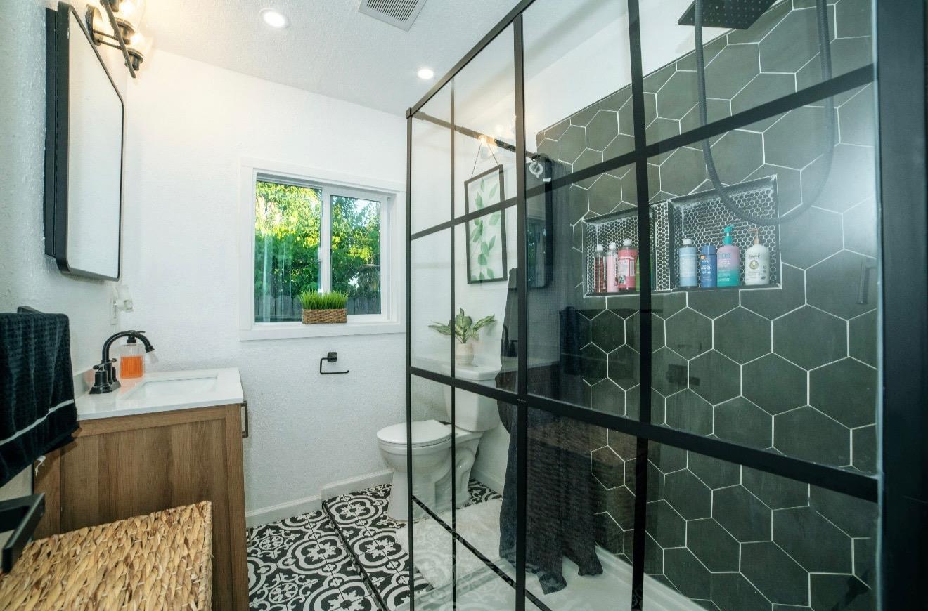 Detail Gallery Image 9 of 19 For 1590 Dale Ave, Merced,  CA 95340 - 2 Beds | 1 Baths