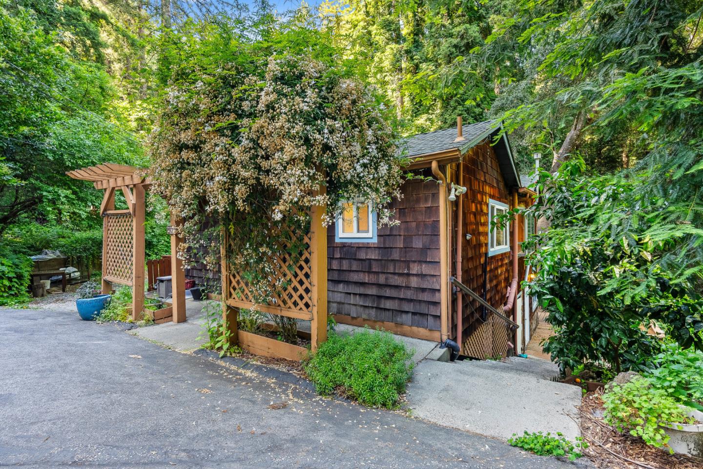 Detail Gallery Image 3 of 33 For 15040 Fern Ave, Boulder Creek,  CA 95006 - 2 Beds | 1 Baths