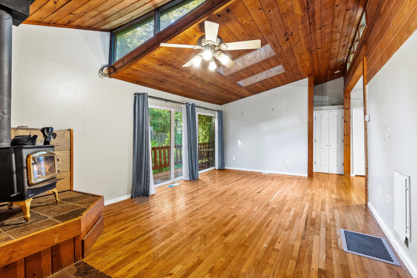 Detail Gallery Image 5 of 33 For 15040 Fern Ave, Boulder Creek,  CA 95006 - 2 Beds | 1 Baths