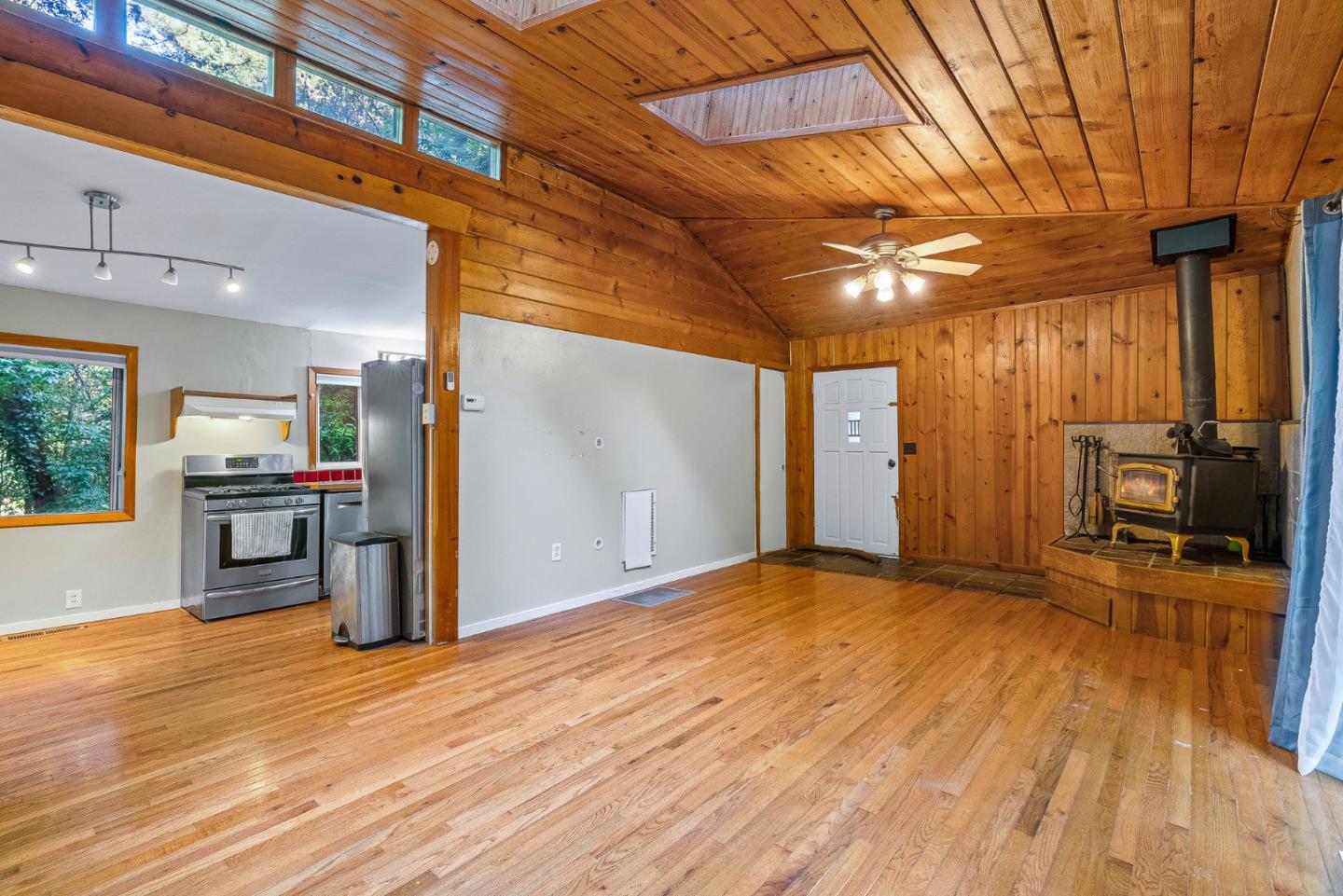 Detail Gallery Image 7 of 33 For 15040 Fern Ave, Boulder Creek,  CA 95006 - 2 Beds | 1 Baths