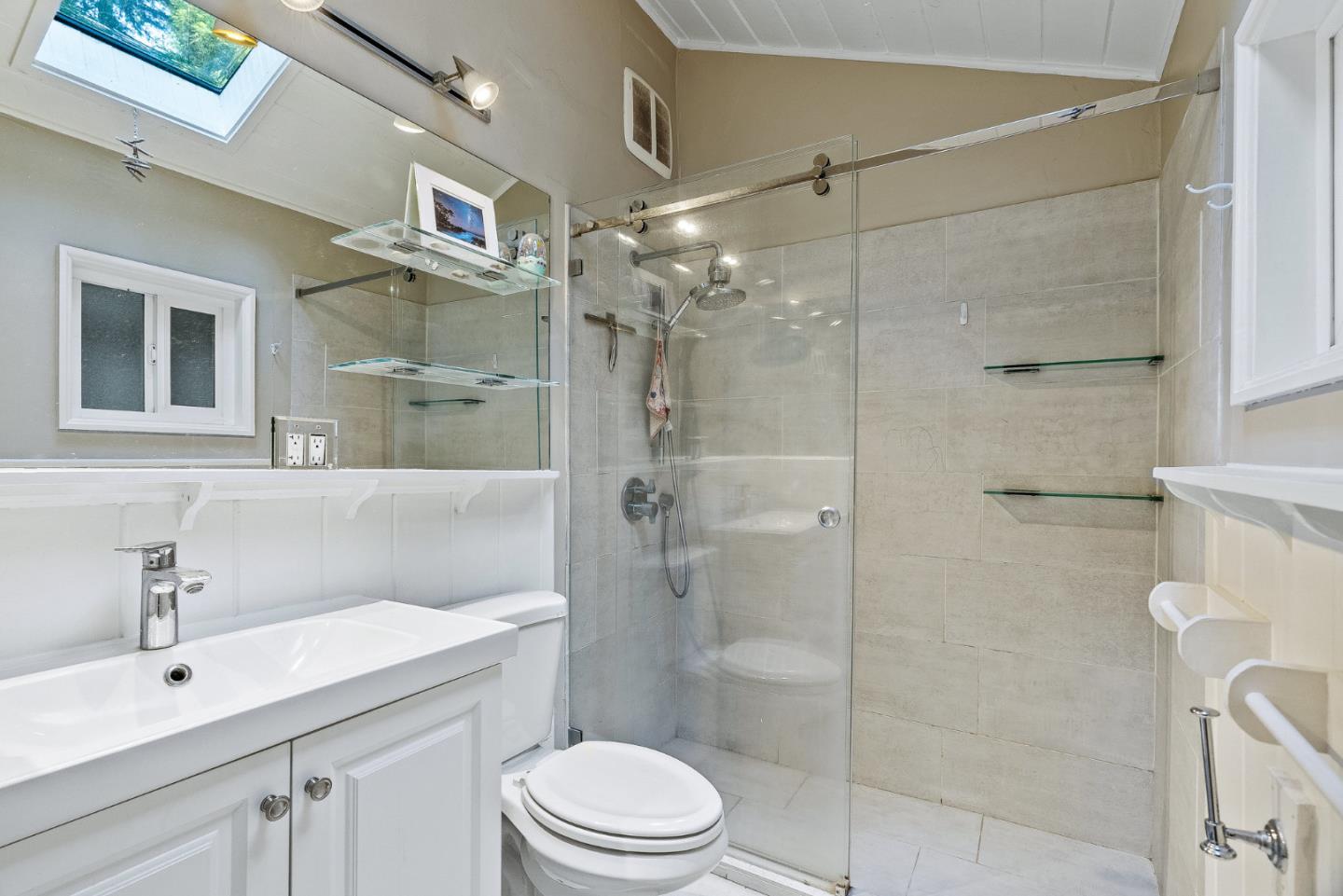Detail Gallery Image 9 of 33 For 15040 Fern Ave, Boulder Creek,  CA 95006 - 2 Beds | 1 Baths