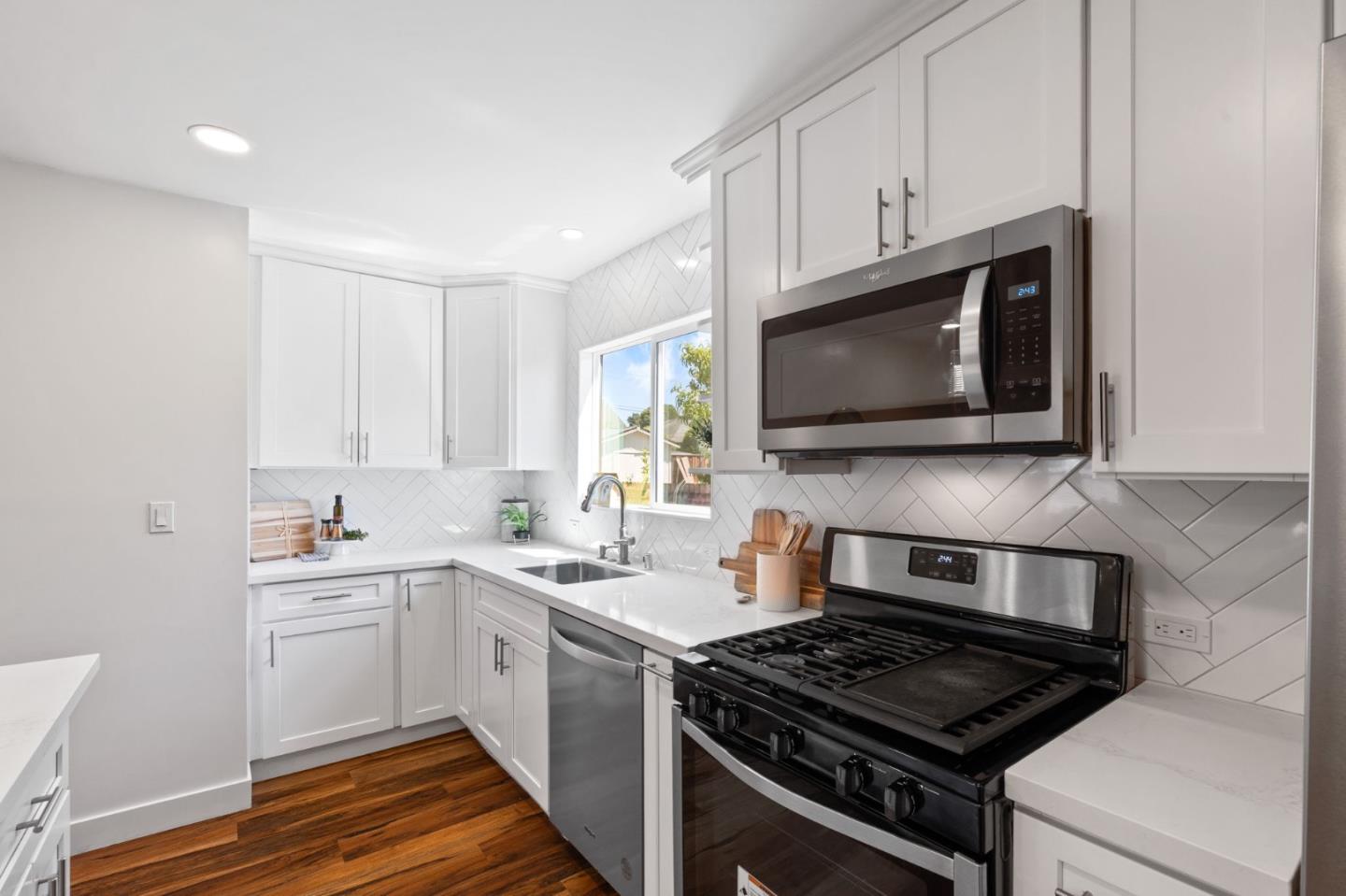 Detail Gallery Image 16 of 28 For 2256 Poplar Ave, East Palo Alto,  CA 94303 - 3 Beds | 2 Baths
