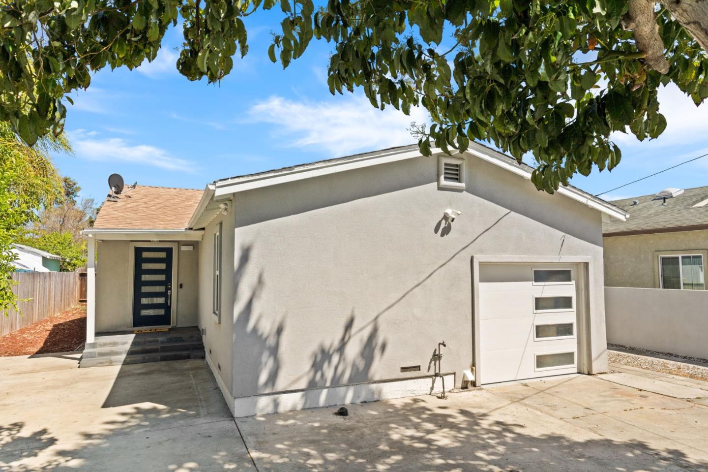 Detail Gallery Image 2 of 28 For 2256 Poplar Ave, East Palo Alto,  CA 94303 - 3 Beds | 2 Baths