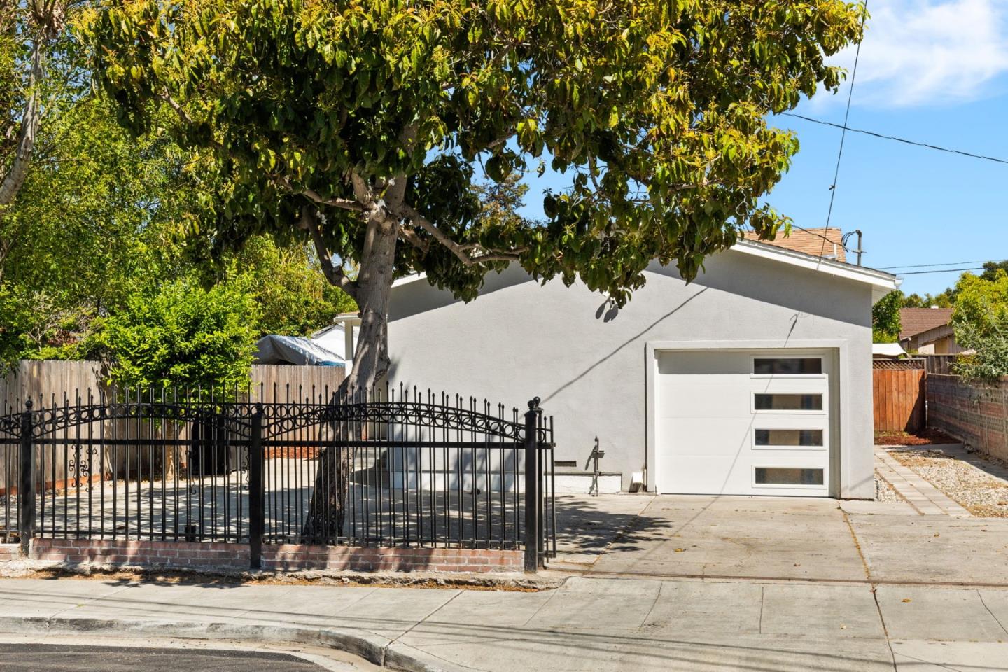 Detail Gallery Image 4 of 28 For 2256 Poplar Ave, East Palo Alto,  CA 94303 - 3 Beds | 2 Baths