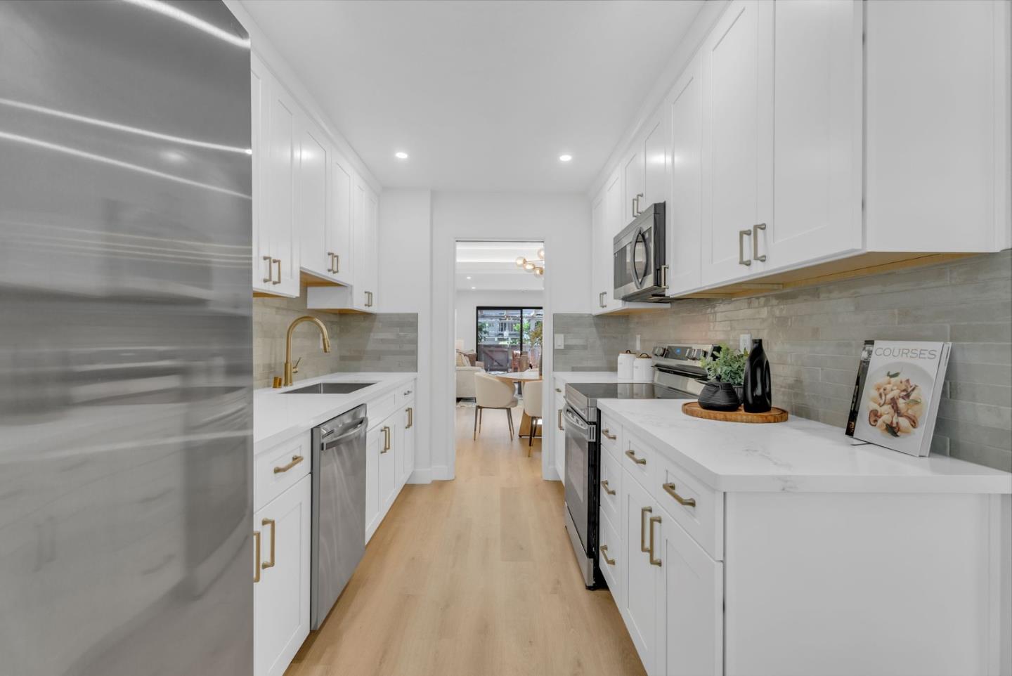 Detail Gallery Image 8 of 39 For 5231 Cribari Ln, San Jose,  CA 95135 - 2 Beds | 2 Baths