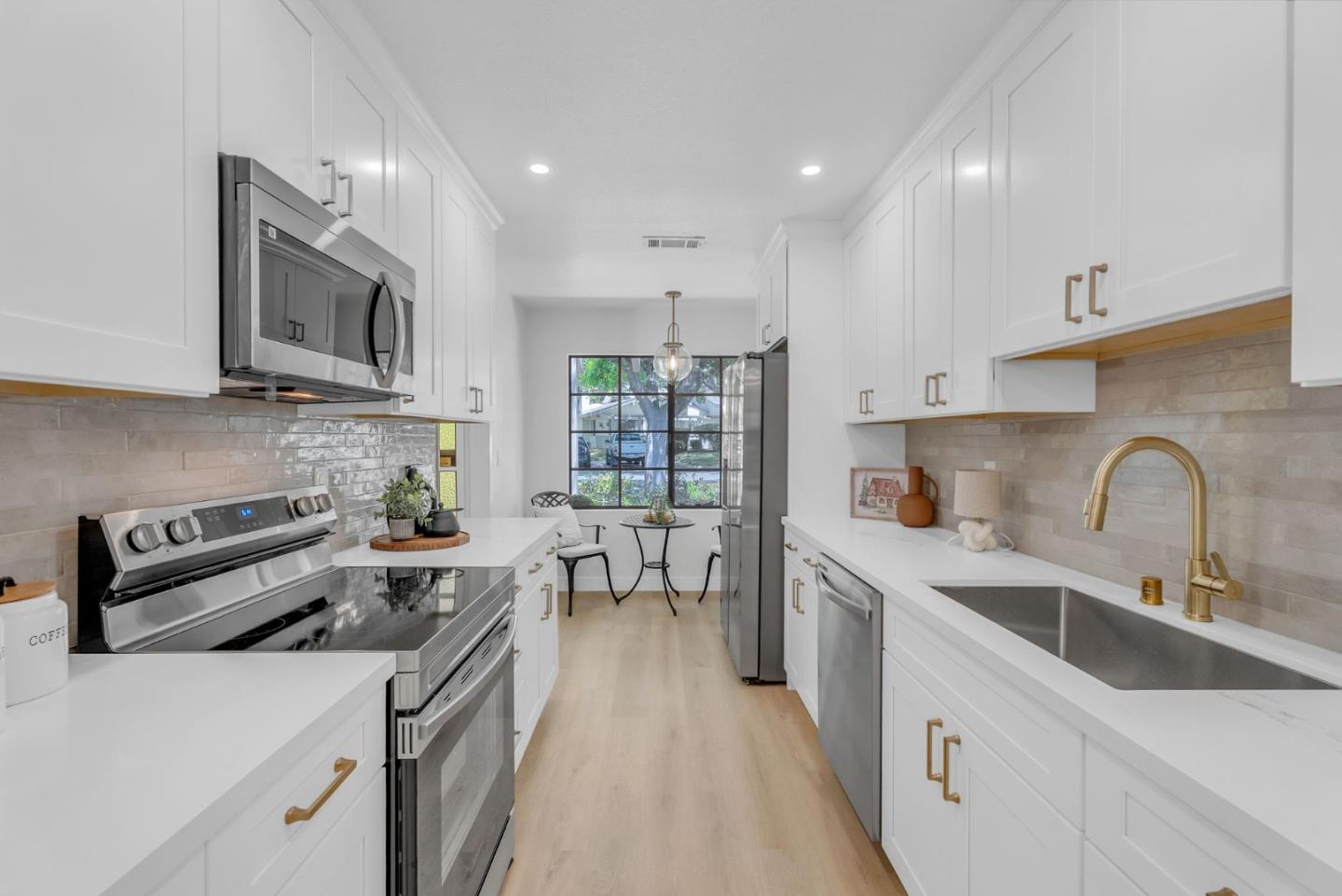Detail Gallery Image 9 of 39 For 5231 Cribari Ln, San Jose,  CA 95135 - 2 Beds | 2 Baths