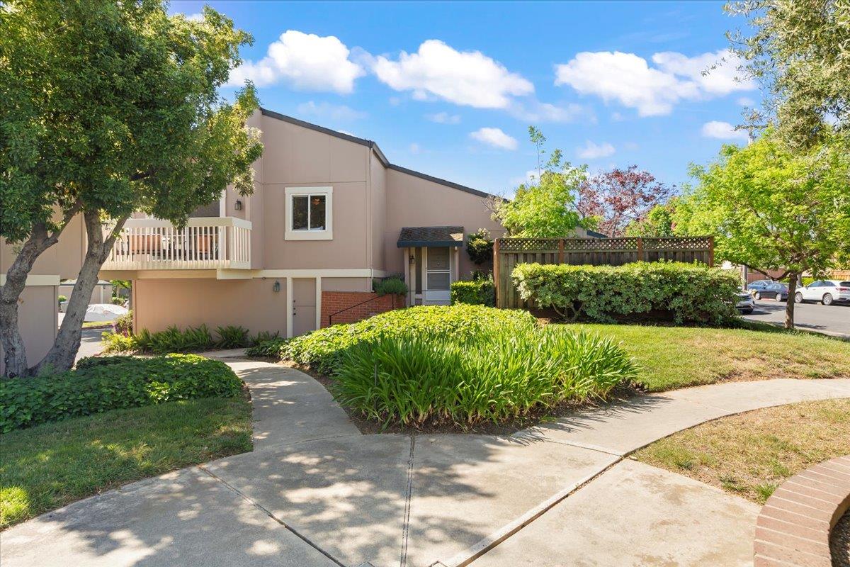 Detail Gallery Image 2 of 26 For 1325 Merrivale West Sq, San Jose,  CA 95117 - 2 Beds | 1 Baths