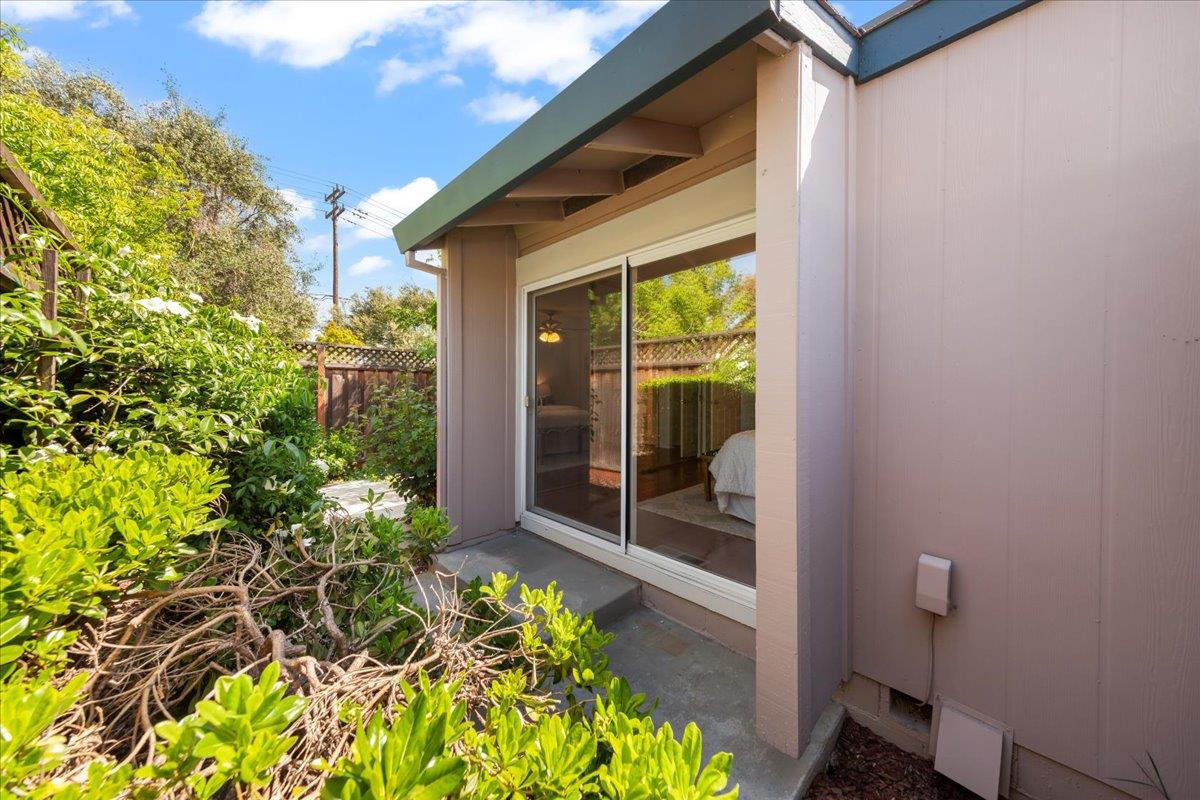 Detail Gallery Image 21 of 26 For 1325 Merrivale West Sq, San Jose,  CA 95117 - 2 Beds | 1 Baths