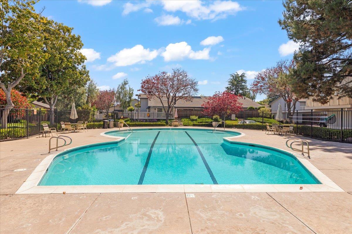 Detail Gallery Image 24 of 26 For 1325 Merrivale West Sq, San Jose,  CA 95117 - 2 Beds | 1 Baths