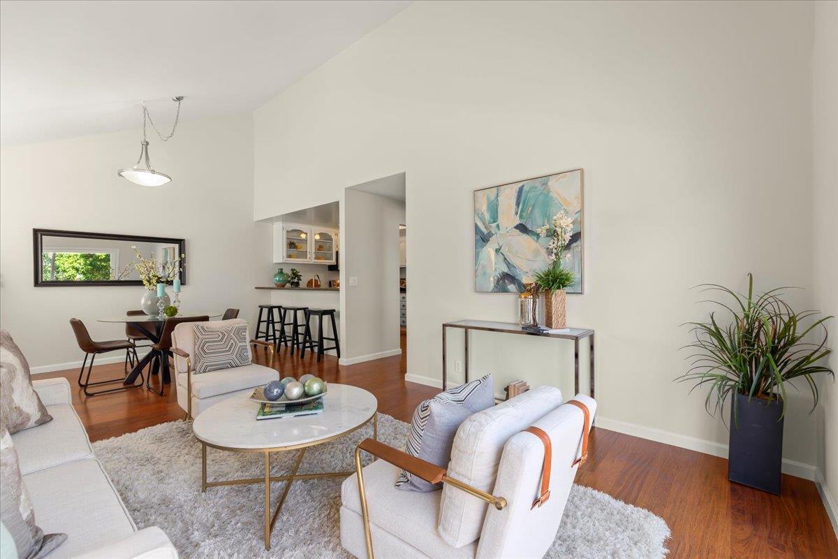 Detail Gallery Image 6 of 26 For 1325 Merrivale West Sq, San Jose,  CA 95117 - 2 Beds | 1 Baths