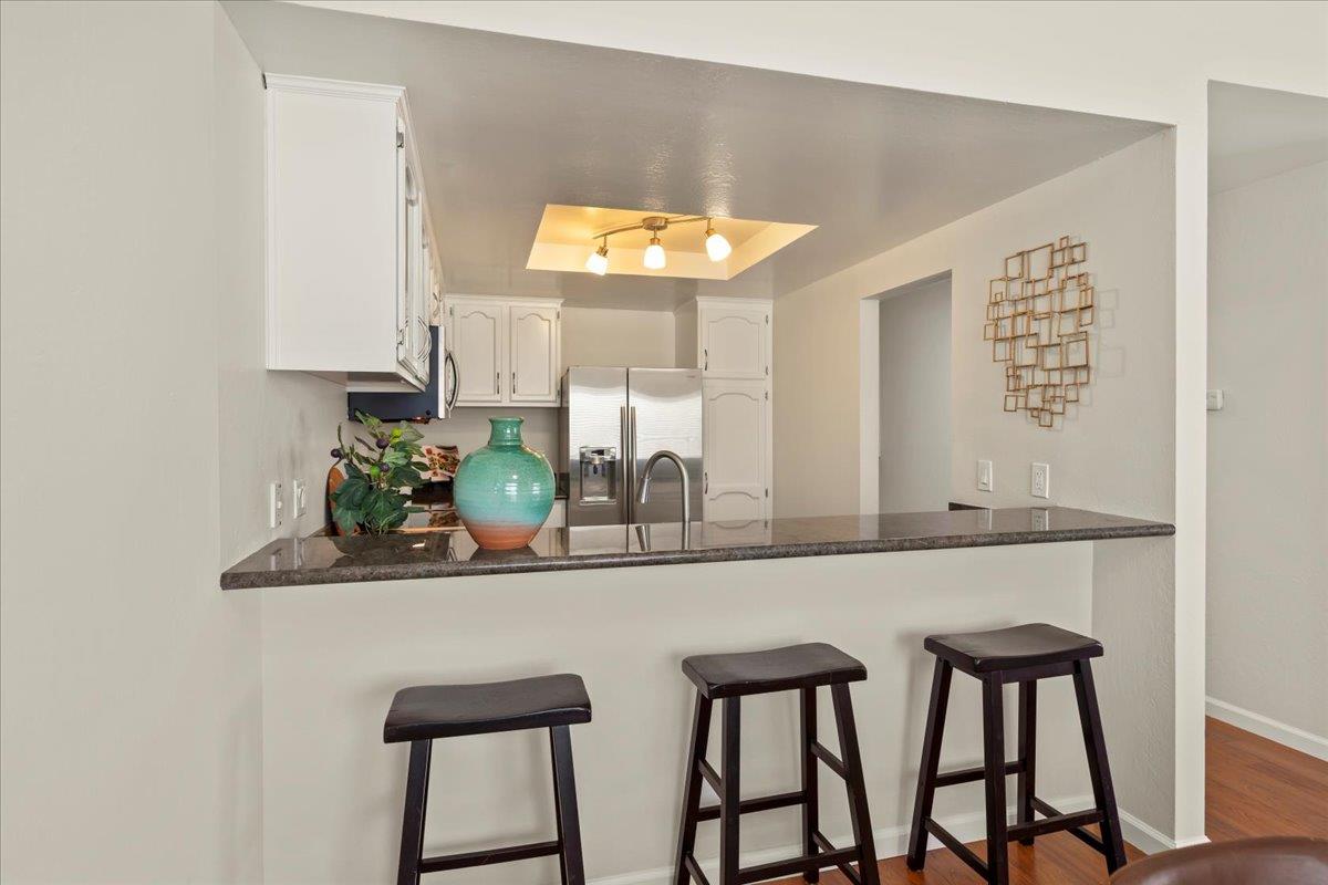 Detail Gallery Image 8 of 26 For 1325 Merrivale West Sq, San Jose,  CA 95117 - 2 Beds | 1 Baths