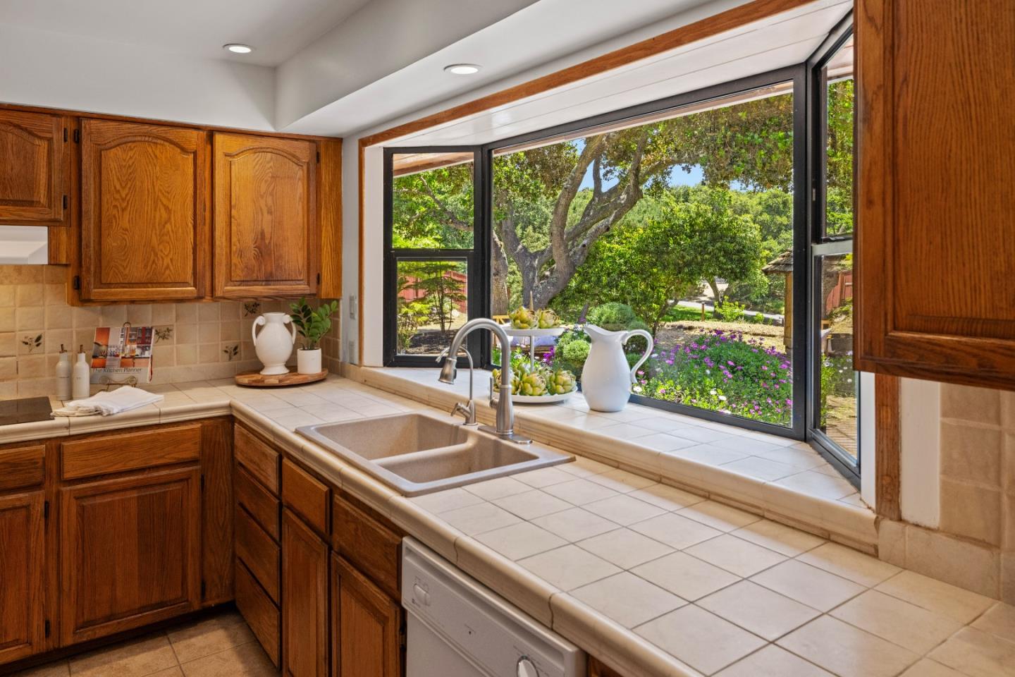 Detail Gallery Image 6 of 29 For 59 La Rancheria, Carmel Valley,  CA 93924 - 4 Beds | 3 Baths