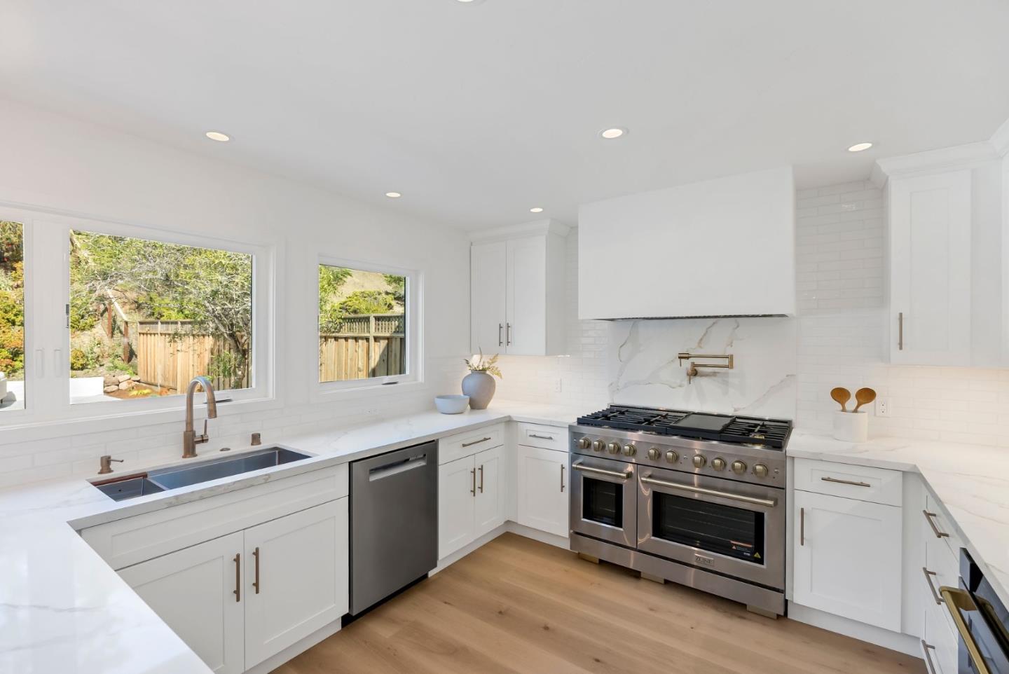 Detail Gallery Image 20 of 81 For 1556 Cherrywood Dr, San Mateo,  CA 94403 - 4 Beds | 3 Baths