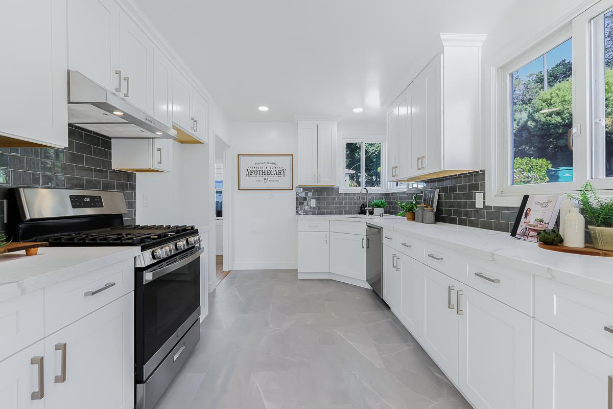 Detail Gallery Image 13 of 41 For 4715 Davenport Ave, Oakland,  CA 94619 - 3 Beds | 2 Baths