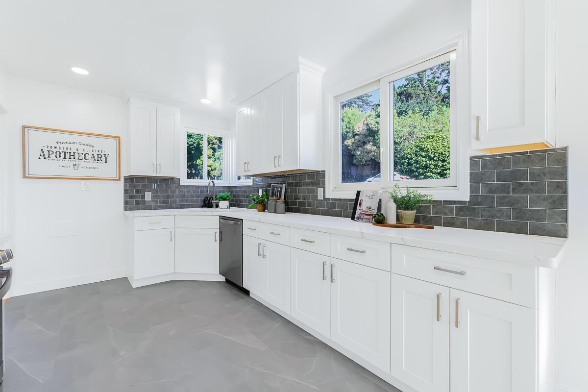 Detail Gallery Image 16 of 41 For 4715 Davenport Ave, Oakland,  CA 94619 - 3 Beds | 2 Baths