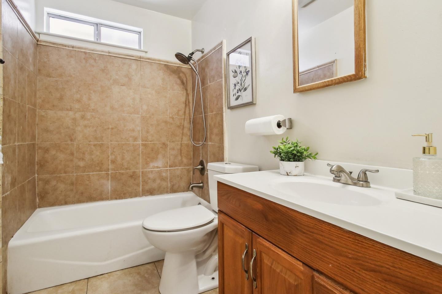 Detail Gallery Image 12 of 16 For 2219 Terra Villa St, East Palo Alto,  CA 94303 - 3 Beds | 1/1 Baths