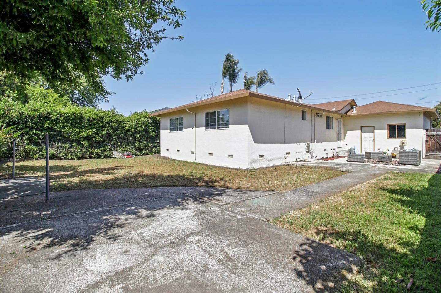 Detail Gallery Image 13 of 16 For 2219 Terra Villa St, East Palo Alto,  CA 94303 - 3 Beds | 1/1 Baths