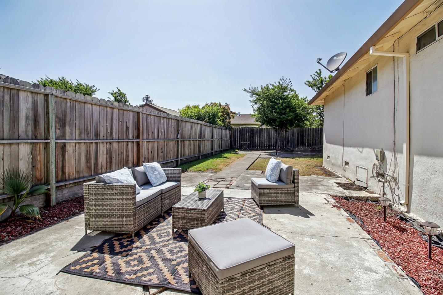 Detail Gallery Image 15 of 16 For 2219 Terra Villa St, East Palo Alto,  CA 94303 - 3 Beds | 1/1 Baths