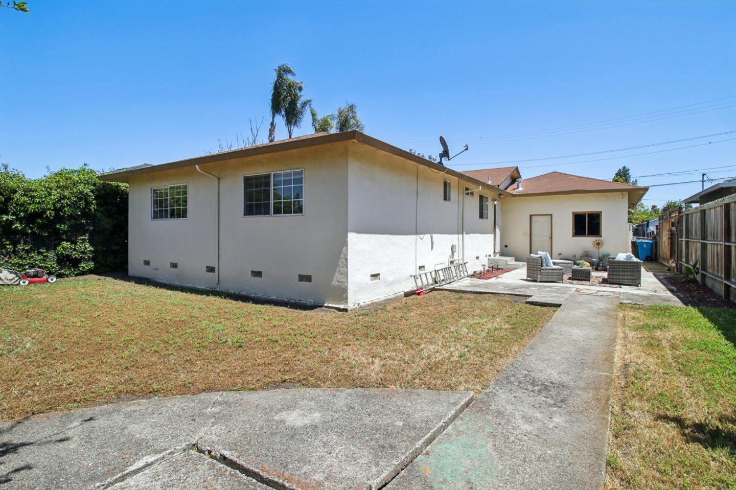 Detail Gallery Image 16 of 16 For 2219 Terra Villa St, East Palo Alto,  CA 94303 - 3 Beds | 1/1 Baths