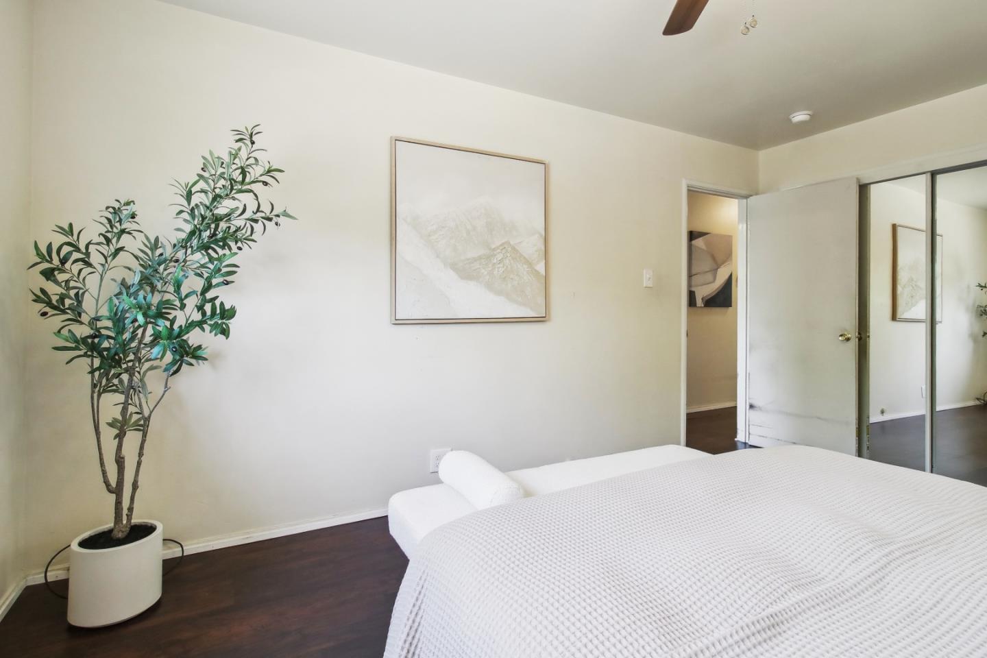 Detail Gallery Image 8 of 16 For 2219 Terra Villa St, East Palo Alto,  CA 94303 - 3 Beds | 1/1 Baths