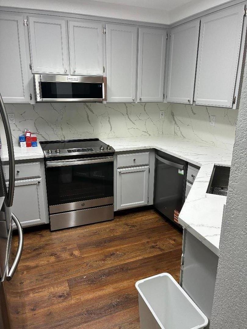 Detail Gallery Image 3 of 12 For 25495 Southwick Dr #103,  Hayward,  CA 94544 - 2 Beds | 2/1 Baths