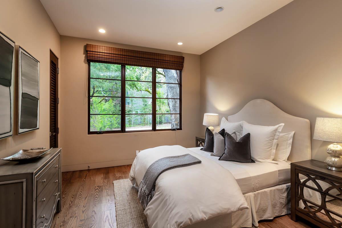 Detail Gallery Image 16 of 32 For 1036 Los Trancos Rd, Portola Valley,  CA 94028 - 3 Beds | 3 Baths