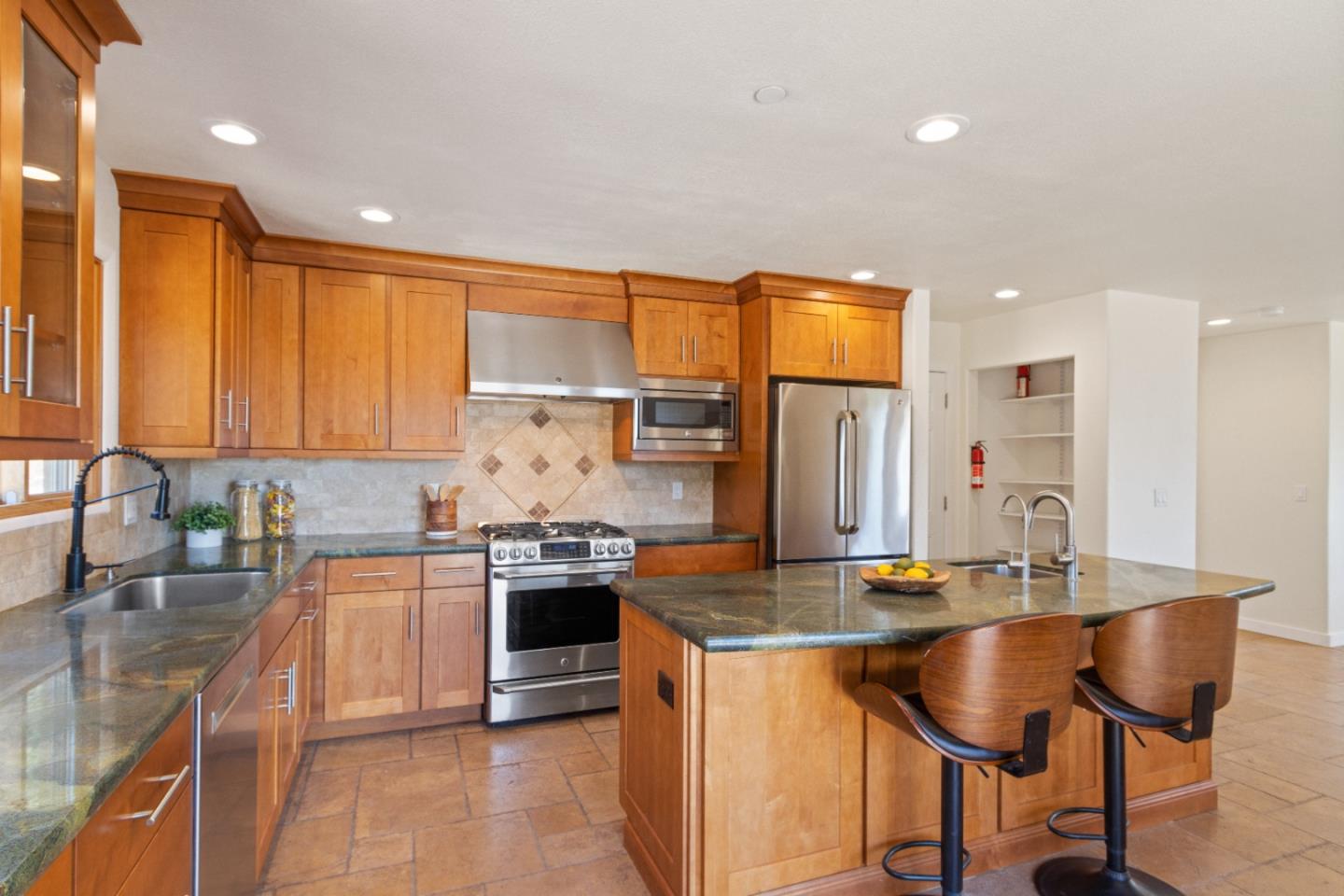 Detail Gallery Image 11 of 63 For 10200 West Dr, Felton,  CA 95018 - 4 Beds | 4/1 Baths