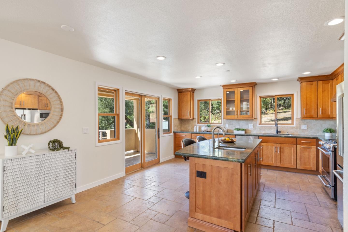 Detail Gallery Image 13 of 63 For 10200 West Dr, Felton,  CA 95018 - 4 Beds | 4/1 Baths