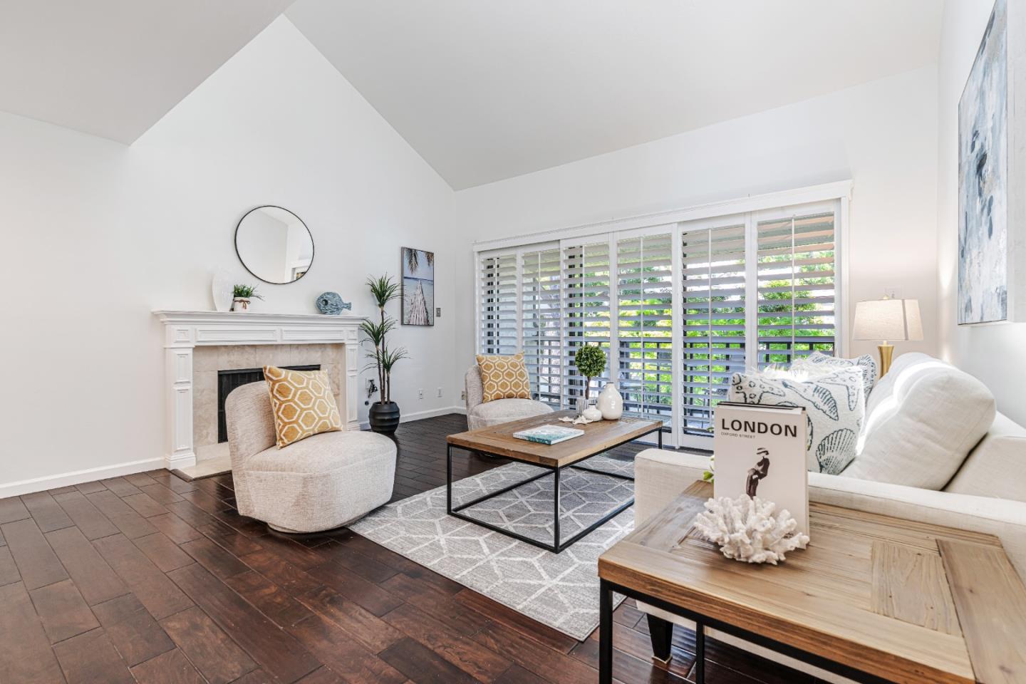 Detail Gallery Image 2 of 23 For 38 Crystal Springs Rd #4,  San Mateo,  CA 94402 - 2 Beds | 2 Baths