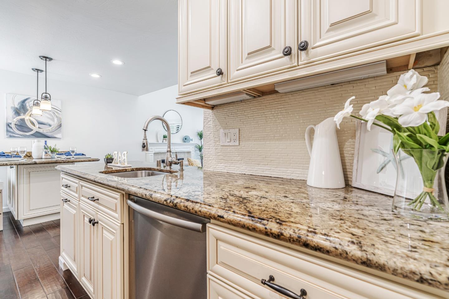 Detail Gallery Image 7 of 23 For 38 Crystal Springs Rd #4,  San Mateo,  CA 94402 - 2 Beds | 2 Baths