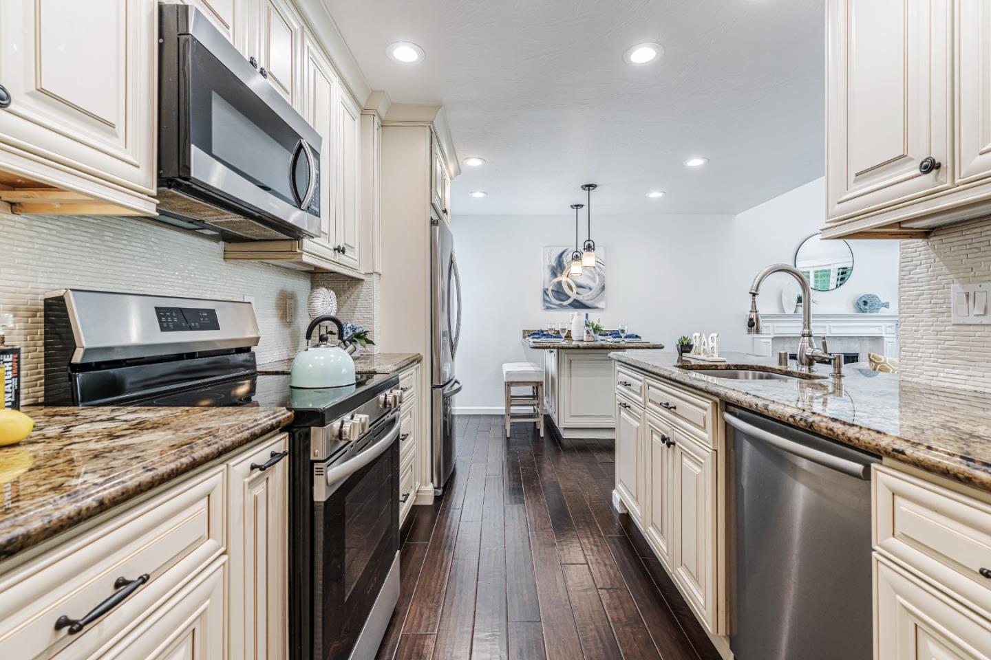 Detail Gallery Image 8 of 23 For 38 Crystal Springs Rd #4,  San Mateo,  CA 94402 - 2 Beds | 2 Baths
