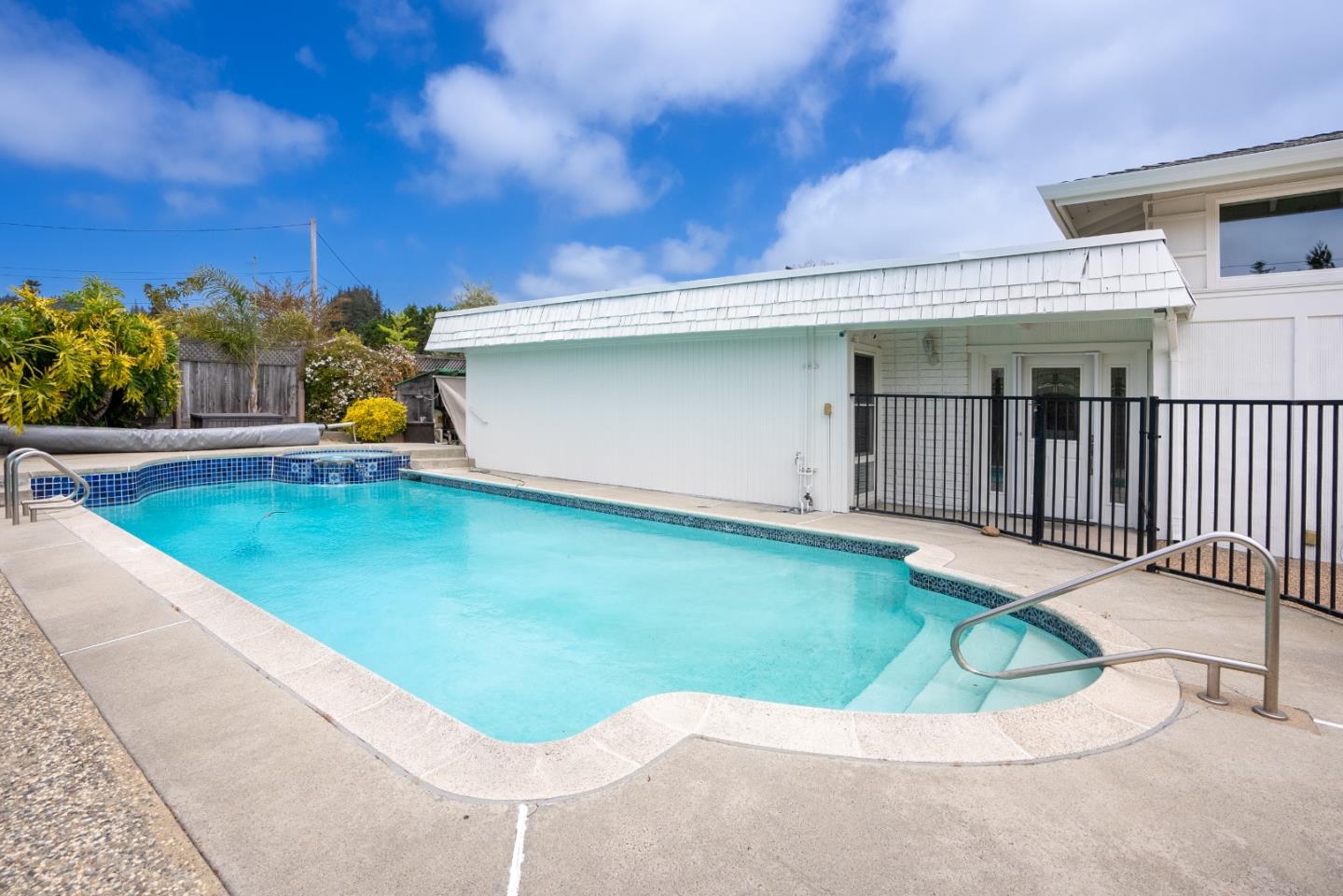 Detail Gallery Image 10 of 34 For 576 Sims Rd, Santa Cruz,  CA 95060 - 3 Beds | 2 Baths